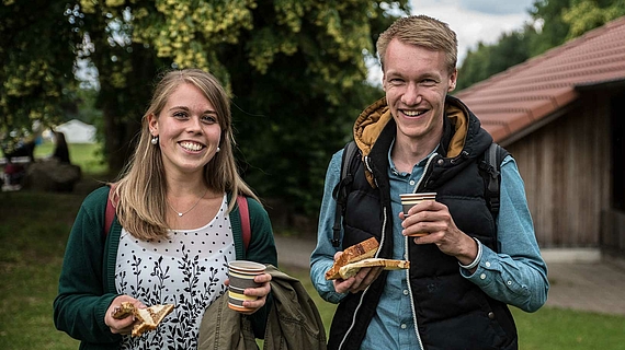Junge Erwachsene Junge Erwachsene
