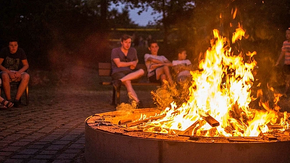 Konficamp - Lagerfeuer Konficamp - Lagerfeuer